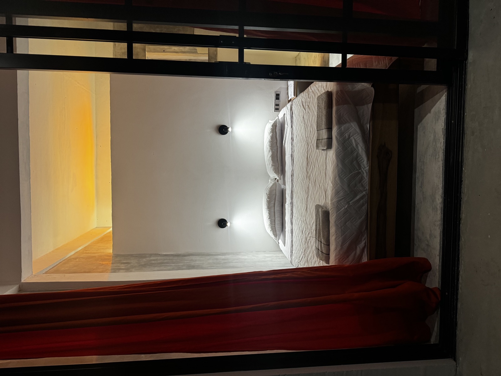 Bedroom, Misterio